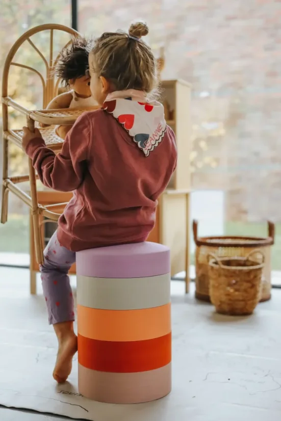 Stolička z balančních kamenů Rainbow Chair Earth