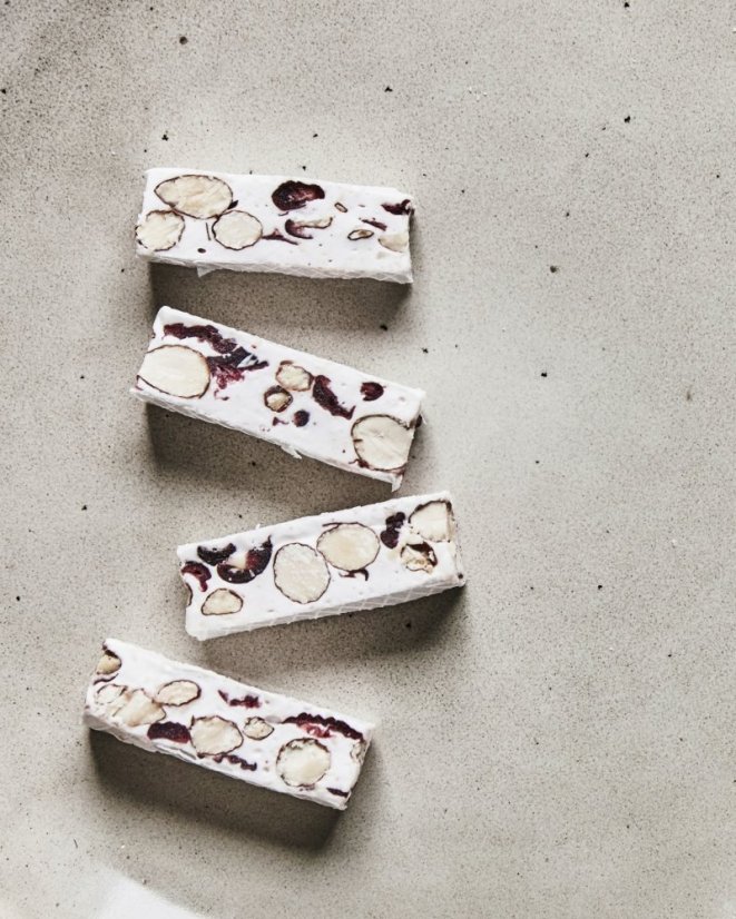 Měkký nugát s brusinkami