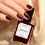 Green Grenat – lak na nehty v granátově červeném odstínu, 15 ml