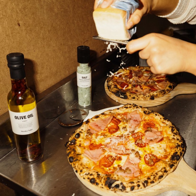 Pizza set  – Set chilli oleje a soli s parmazánem a bazalkou Nicolas Vahé