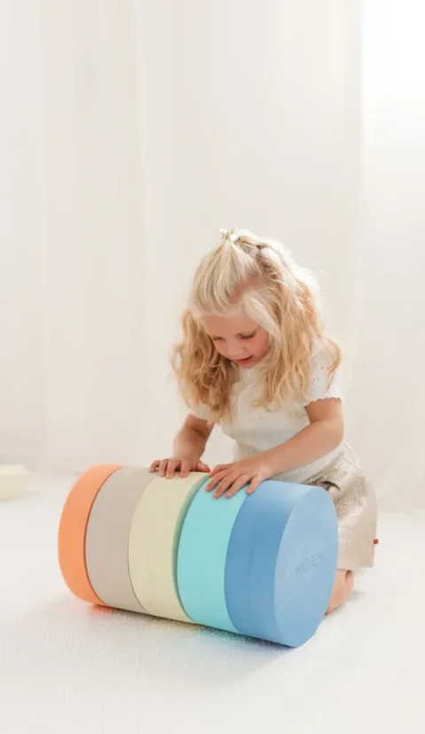 Stolička z balančních kamenů Rainbow Chair