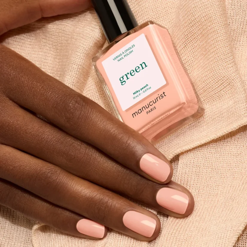 Green Milky Peach – mléčně broskvový lak na nehty, 15 ml