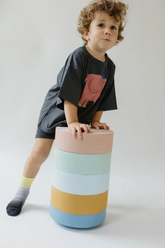 Stolička z balančních kamenů Rainbow Chair Ocean