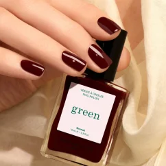 Green Grenat – lak na nehty v granátově červeném odstínu, 15 ml