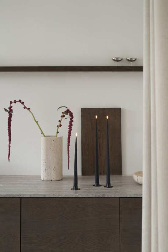 Ester & Erik – Kónická svíčka Velvet Matt Black (37 cm)