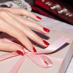 Green Red Velvet – přírodní lak na nehty 15 ml