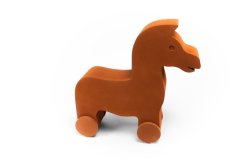 Pěnový jezdící koník