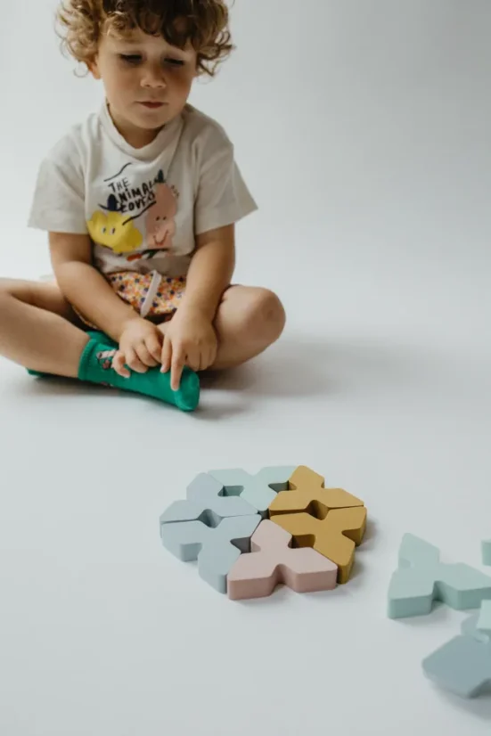 Trianglo – kreativní stavebnice z trojúhelníků 24 dílků